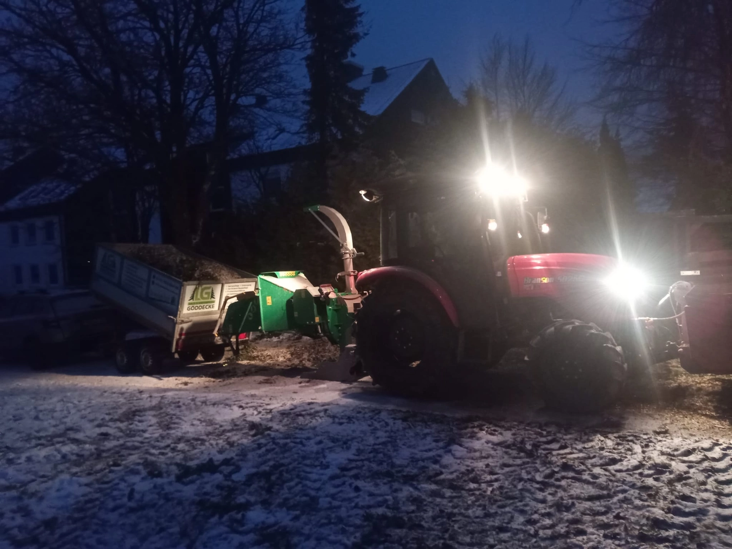 Wald- und Gartenpflege Göddecke – Traktor